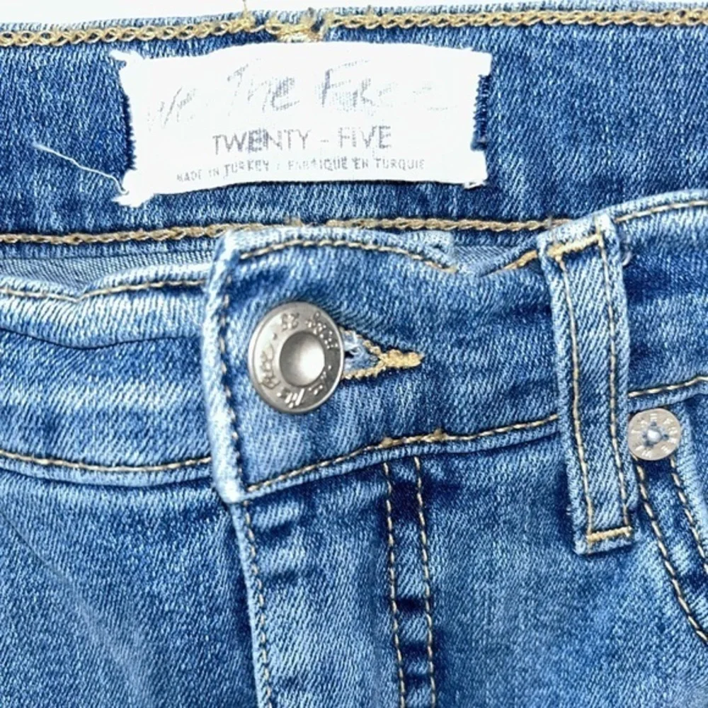 Free People- We The Free- Busted Knee, skinny jeans -‎ sz 25